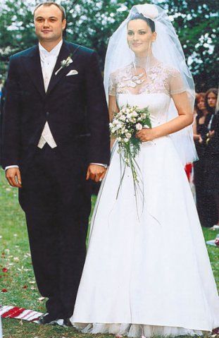 Маша Ефросинина в свадебном венке 